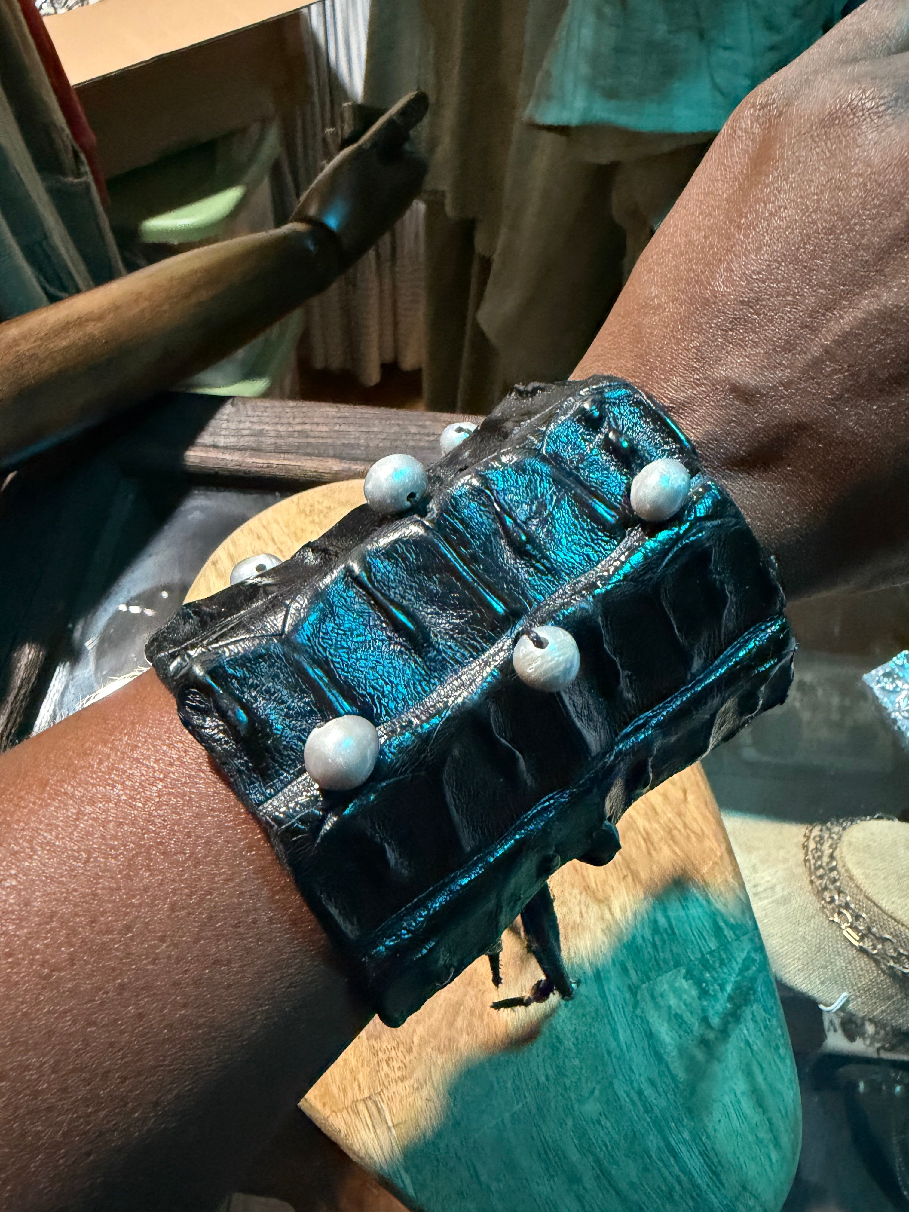 Enzo Crocodile & Pearl Cuff