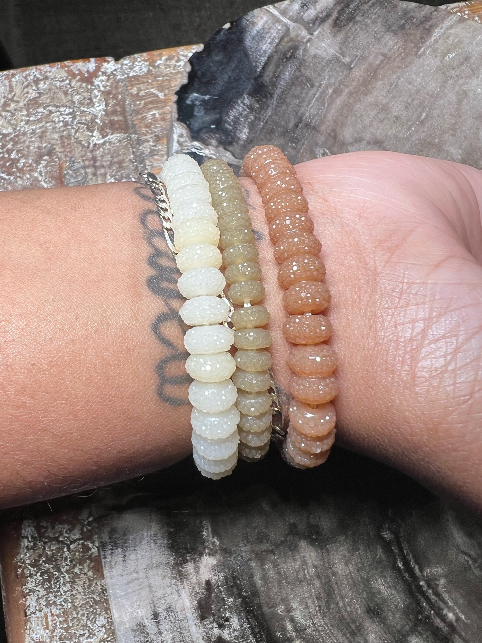 Adobe White & Natural Buddha sugar bead bracelet (OAK)