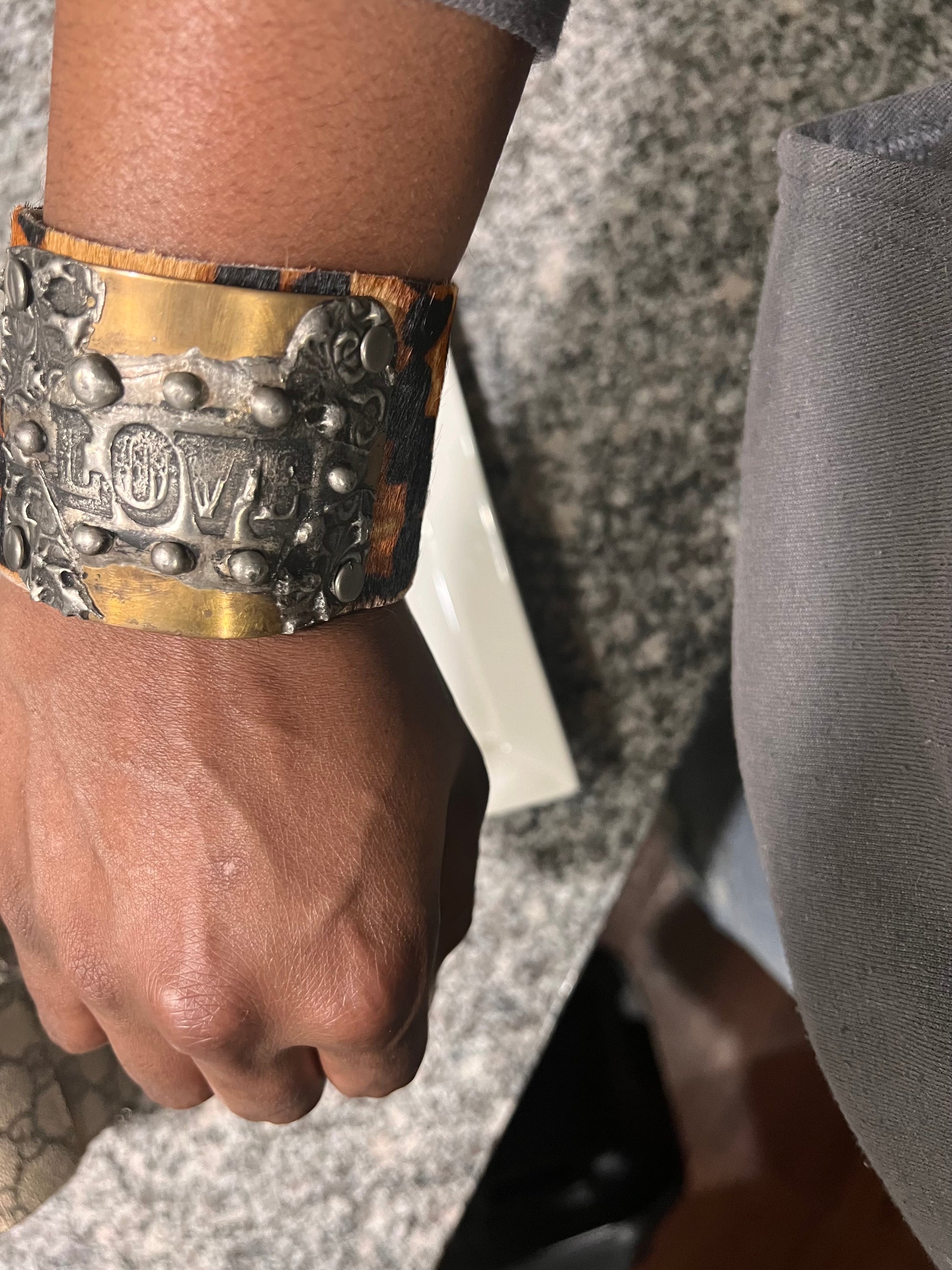 Metal & Brass Spotted Cat snap bracelet